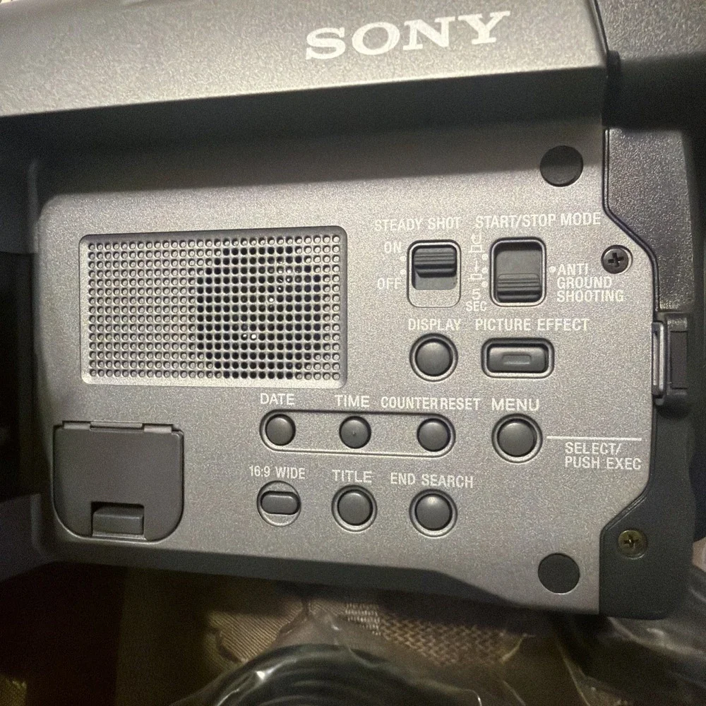Sony Handycam CCD-TRV118 NTSC Hi-8 Video Camcorder - FOR PARTS OR REPAIR